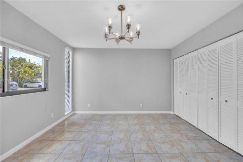 Condo in Wilton Manors, Florida, 1 bedroom  № 1875190 - photo 12