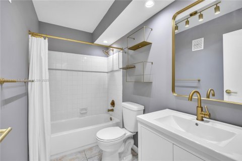 Condo in Wilton Manors, Florida, 1 bedroom  № 1875190 - photo 15