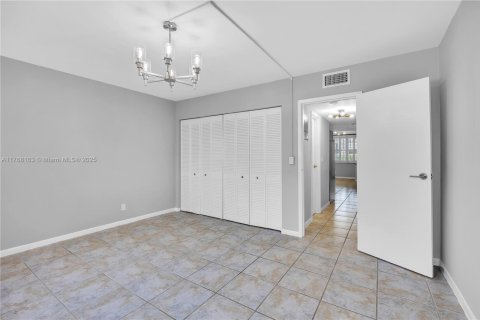 Condo in Wilton Manors, Florida, 1 bedroom  № 1875190 - photo 11