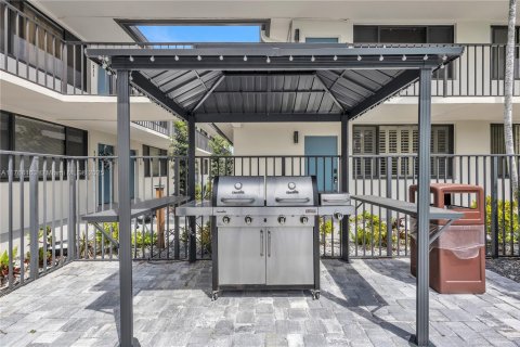 Condo in Wilton Manors, Florida, 1 bedroom  № 1875190 - photo 24