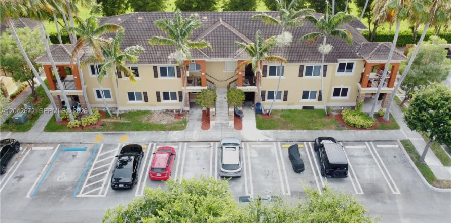 Condominio en Homestead, Florida, 2 dormitorios  № 2168067