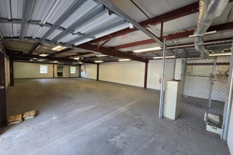 Immobilier commercial à louer à Tampa, Floride: 181.16 m2 № 2103459 - photo 3
