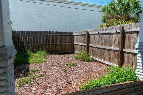 Commercial property in Tampa, Florida 3 bedrooms, 139.35 sq.m. № 1895048 - photo 12