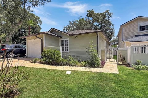 House in Apopka, Florida 3 bedrooms, 115.01 sq.m. № 2216090 - photo 2