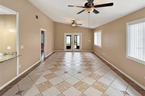 House in Apopka, Florida 3 bedrooms, 115.01 sq.m. № 2216090 - photo 7