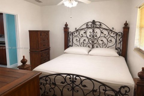 Villa ou maison à vendre à Miami, Floride: 3 chambres № 2078335 - photo 23