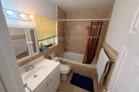 Villa ou maison à vendre à Miami, Floride: 3 chambres № 2078335 - photo 22