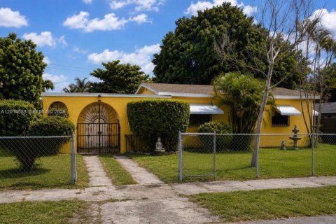 Villa ou maison à vendre à Miami, Floride: 3 chambres № 2078335 - photo 2