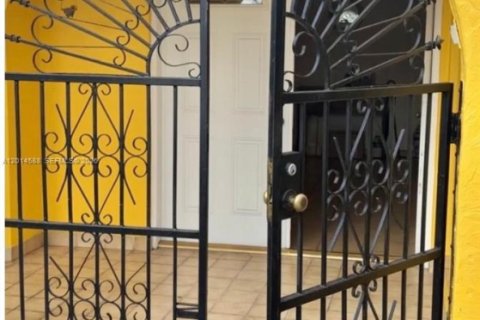 Villa ou maison à Miami, Floride 3 chambres № 2078335