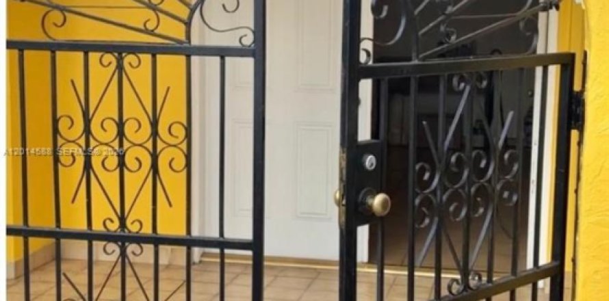 Villa ou maison à Miami, Floride 3 chambres № 2078335