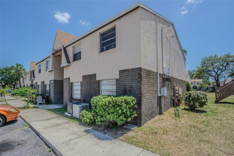 Condo in Tampa, Florida, 2 bedrooms  № 1662789 - photo 2