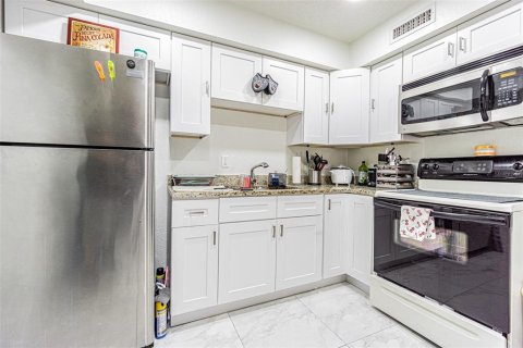 Condo in Tampa, Florida, 2 bedrooms  № 1662789 - photo 5
