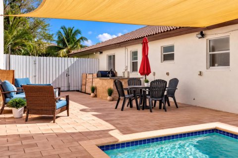 House in Pembroke Pines, Florida 3 bedrooms, 189.8 sq.m. № 2397805 - photo 17