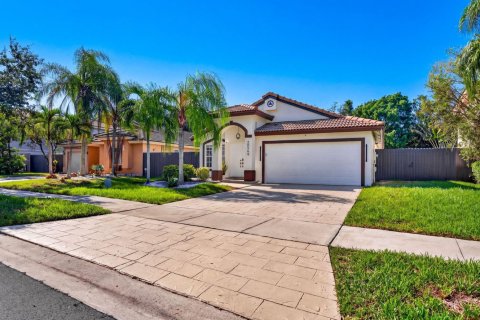 House in Pembroke Pines, Florida 3 bedrooms, 189.8 sq.m. № 2397805 - photo 19