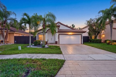 House in Pembroke Pines, Florida 3 bedrooms, 189.8 sq.m. № 2397805 - photo 21