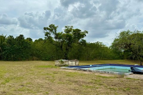 House in Fort Pierce, Florida 3 bedrooms, 253.25 sq.m. № 1042972 - photo 1