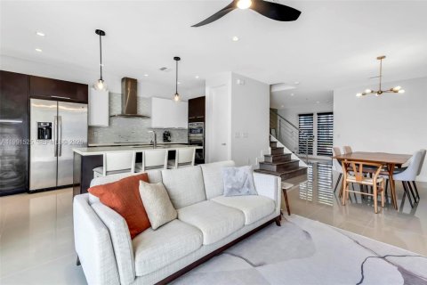 Купить виллу или дом в Дорал, Флорида 4 спальни, 169.64м2, № 2052254 - фото 4