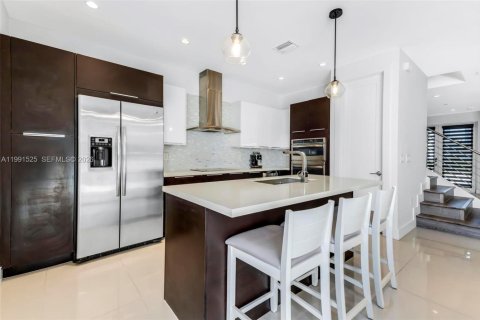 Купить виллу или дом в Дорал, Флорида 4 спальни, 169.64м2, № 2052254 - фото 16