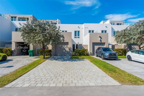 Купить виллу или дом в Дорал, Флорида 4 спальни, 169.64м2, № 2052254 - фото 2