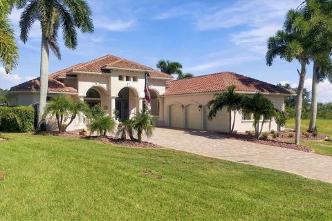 Villa ou maison à vendre à Port Charlotte, Floride: 3 chambres, 349.78 m2 № 2429213 - photo 2