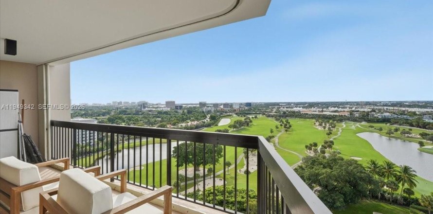 Condominio en West Palm Beach, Florida, 2 dormitorios  № 2011748