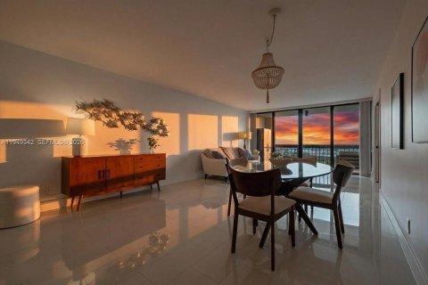 Condominio en venta en West Palm Beach, Florida, 2 dormitorios, 112.04 m2 № 2011748 - foto 9