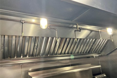 Купить коммерческую недвижимость в Майами-Гарденс, Флорида № 1934793 - фото 26