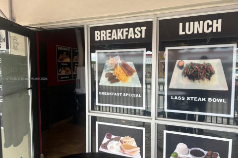 Купить коммерческую недвижимость в Майами-Гарденс, Флорида № 1934793 - фото 8