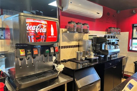 Купить коммерческую недвижимость в Майами-Гарденс, Флорида № 1934793 - фото 12