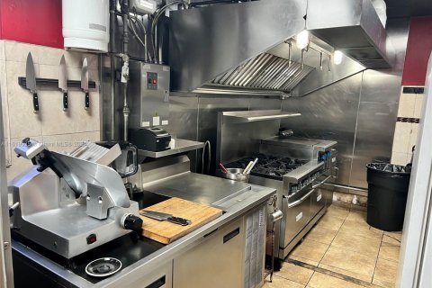 Купить коммерческую недвижимость в Майами-Гарденс, Флорида № 1934793 - фото 21