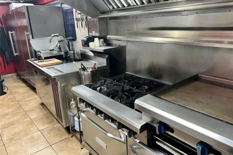 Купить коммерческую недвижимость в Майами-Гарденс, Флорида № 1934793 - фото 24