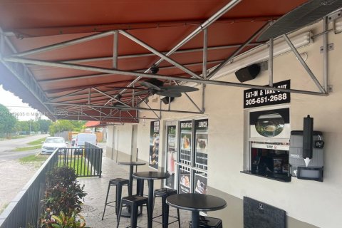 Купить коммерческую недвижимость в Майами-Гарденс, Флорида № 1934793 - фото 5