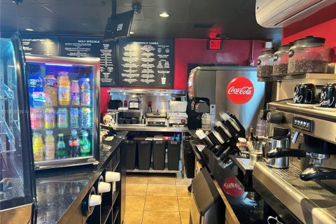 Купить коммерческую недвижимость в Майами-Гарденс, Флорида № 1934793 - фото 14