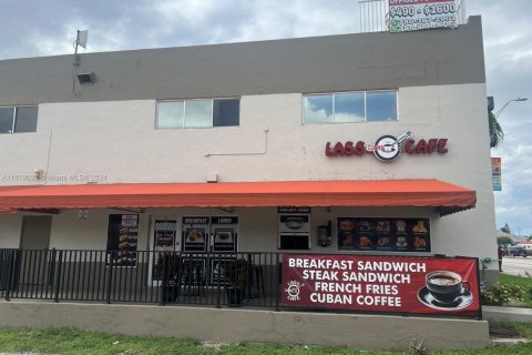 Купить коммерческую недвижимость в Майами-Гарденс, Флорида № 1934793 - фото 2