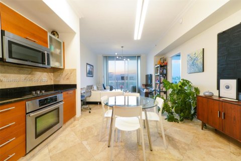 Condo in Miami, Florida, 1 bedroom  № 2057030 - photo 5