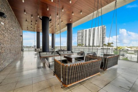 Condo in Miami, Florida, 1 bedroom  № 2057030 - photo 13