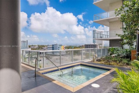 Condo in Miami, Florida, 1 bedroom  № 2057030 - photo 14