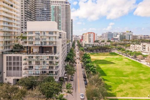 Condo in Miami, Florida, 1 bedroom  № 2057030 - photo 23