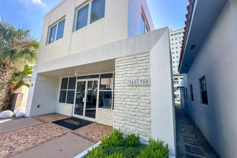 Casa en alquiler en Coral Gables, Florida, 1 dormitorio, 55.74 m2 № 2030670 - foto 16