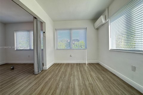 Casa en alquiler en Coral Gables, Florida, 1 dormitorio, 55.74 m2 № 2030670 - foto 9