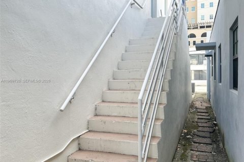 Casa en alquiler en Coral Gables, Florida, 1 dormitorio, 55.74 m2 № 2030670 - foto 14