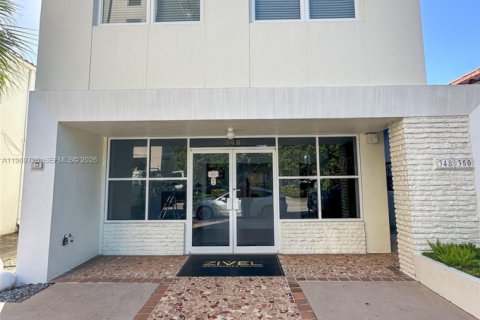 Casa en alquiler en Coral Gables, Florida, 1 dormitorio, 55.74 m2 № 2030670 - foto 15