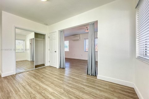 Casa en alquiler en Coral Gables, Florida, 1 dormitorio, 55.74 m2 № 2030670 - foto 8