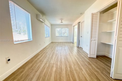 Casa en Coral Gables, Florida 1 dormitorio, 55.74 m2 № 2030670