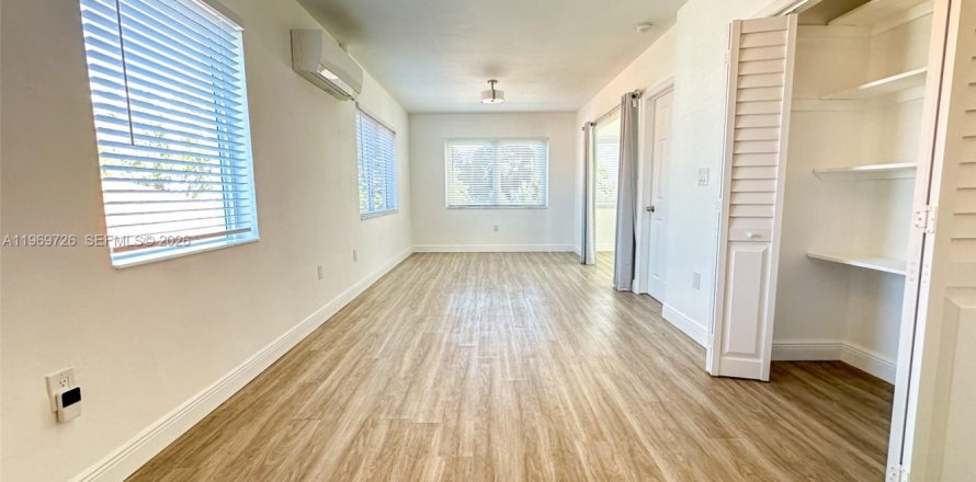 Casa en Coral Gables, Florida 1 dormitorio, 55.74 m2 № 2030670