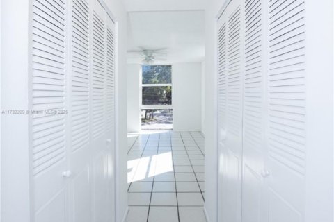 Copropriété à vendre à North Miami Beach, Floride: 2 chambres, 96.62 m2 № 1978194 - photo 26