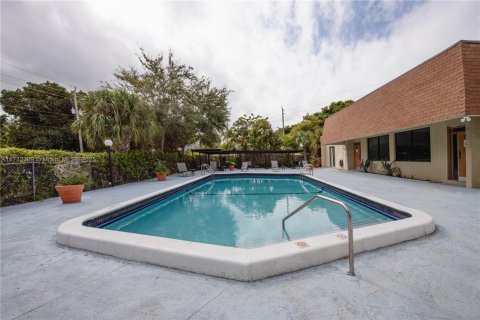 Copropriété à vendre à North Miami Beach, Floride: 2 chambres, 96.62 m2 № 1978194 - photo 2