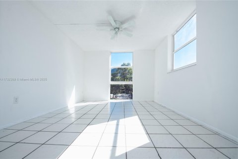 Copropriété à vendre à North Miami Beach, Floride: 2 chambres, 96.62 m2 № 1978194 - photo 18