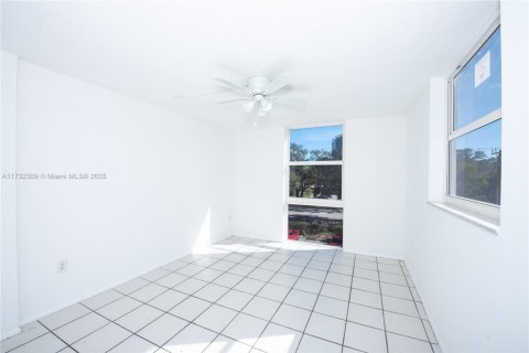 Copropriété à vendre à North Miami Beach, Floride: 2 chambres, 96.62 m2 № 1978194 - photo 19
