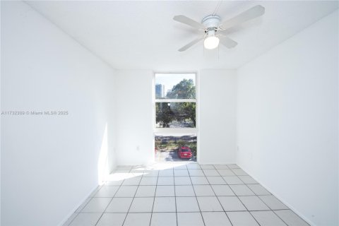 Copropriété à vendre à North Miami Beach, Floride: 2 chambres, 96.62 m2 № 1978194 - photo 14